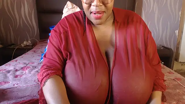BoobsQueen46K webcam