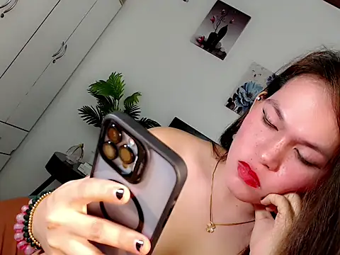 Miss_twinny21 webcam