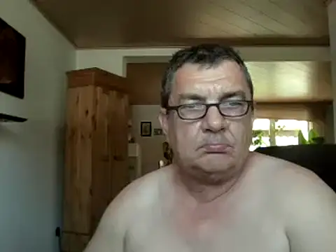 nobbie444 - Nobbie444's free webcam - UK Sex Cams