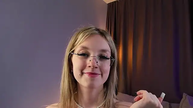 NovaOliphant live cam