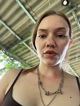 MilaMoone webcam