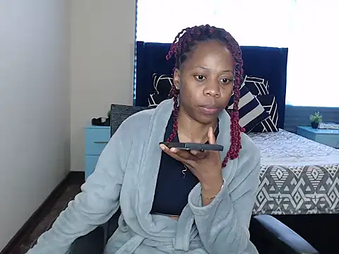 QUEENMANDYY webcam