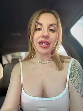 MilfNextDoor20 webcam