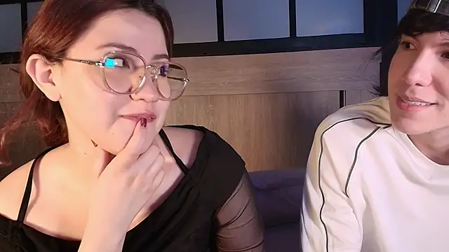 Daphne_and_Roger_ live cam