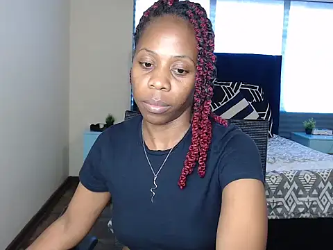 QUEENMANDYY webcam