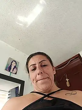 maynor_1998 live cam on StripChat