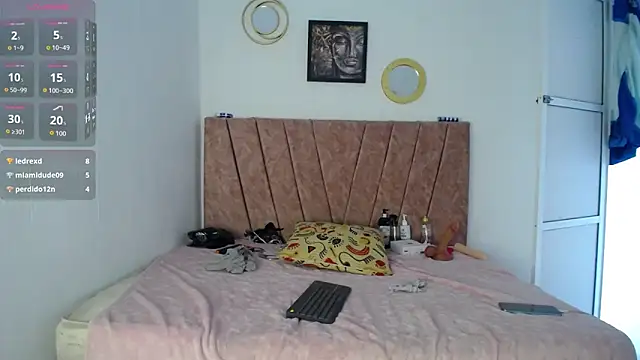 issa__love webcam