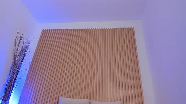 GenesisRuiz live cam on StripChat