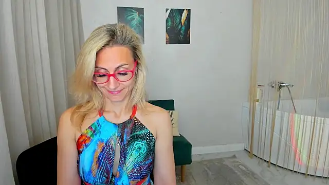 MuseOfStage live cam on StripChat