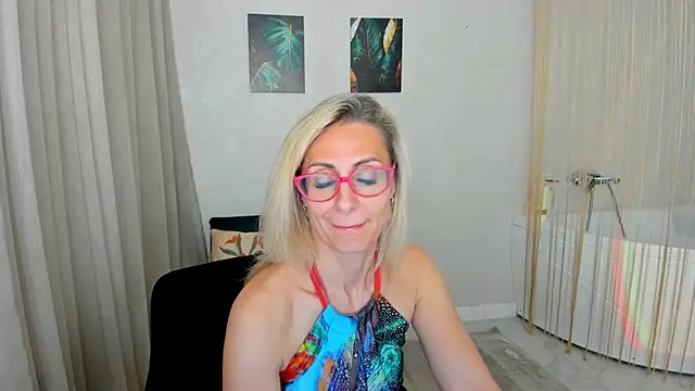 MuseOfStage live cam on StripChat