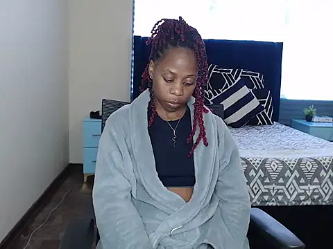 QUEENMANDYY live cam on StripChat
