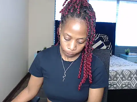 QUEENMANDYY webcam