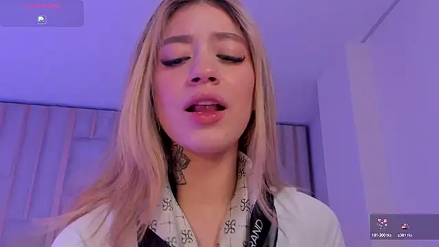 ViolettHansson live cam on StripChat