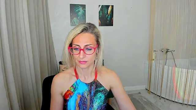 MuseOfStage live cam on StripChat