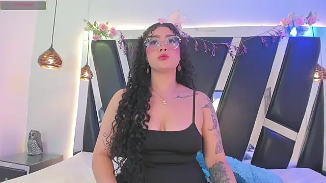 antonelllepiercee - Antonelllepiercee's free webcam - UK Sex Cams