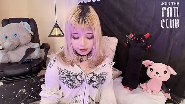 IvyBelle_ live cam on StripChat