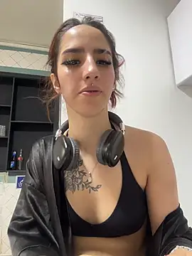 elodie_rouge live cam on StripChat