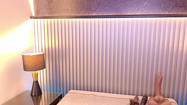 annie_hawk live cam on StripChat