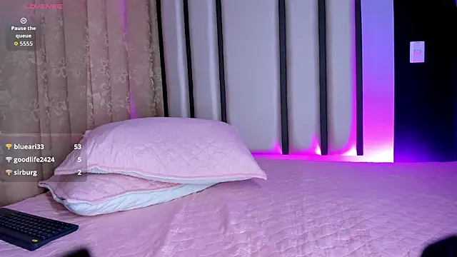 Maddie_01 live cam on StripChat