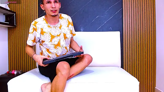 isak_berekoa - Isak_Berekoa's free webcam - UK Sex Cams