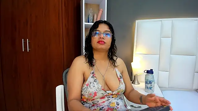 yeral2017 live cam on StripChat