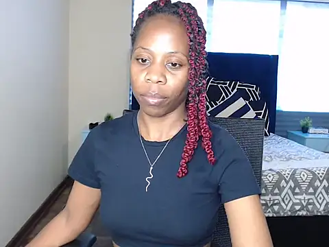 QUEENMANDYY webcam