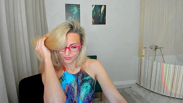 MuseOfStage live cam on StripChat
