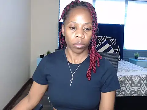 QUEENMANDYY webcam