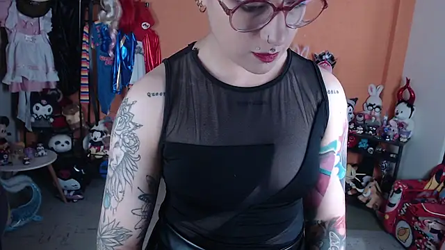 MissMiia2 live cam on StripChat