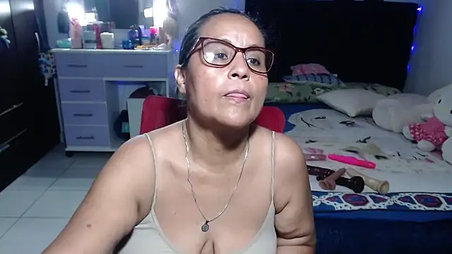 pervert_mommy_ live cam on StripChat