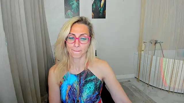 MuseOfStage live cam on StripChat