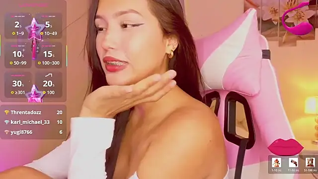 naomifire_ live cam on StripChat