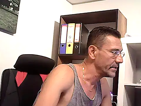 mastercharisma35 live cam on StripChat