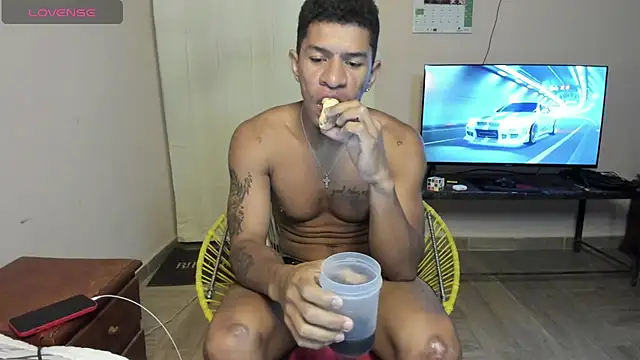 antonio_aguilarx live cam on StripChat