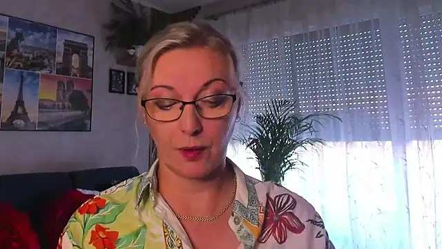 vanessa_chat - Vanessa_chat's free webcam - UK Sex Cams