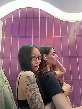 trytomakememoam live cam on StripChat