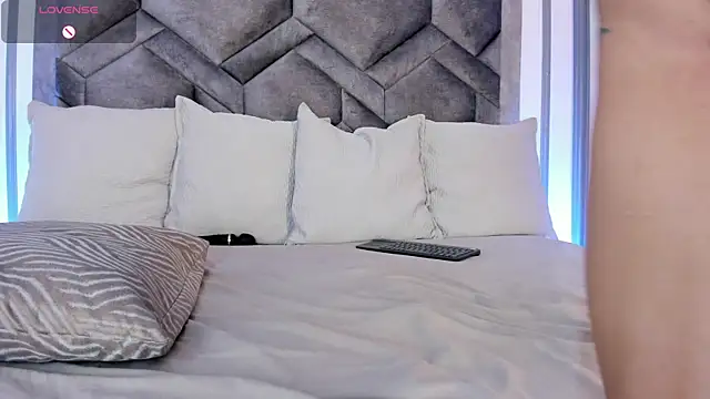 cocoamore live cam on StripChat
