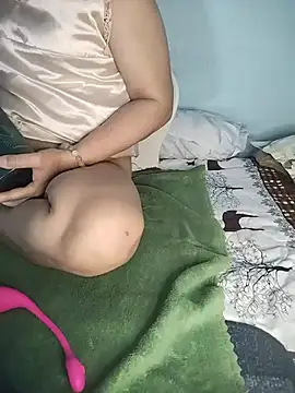 Zu_naa live cam on StripChat