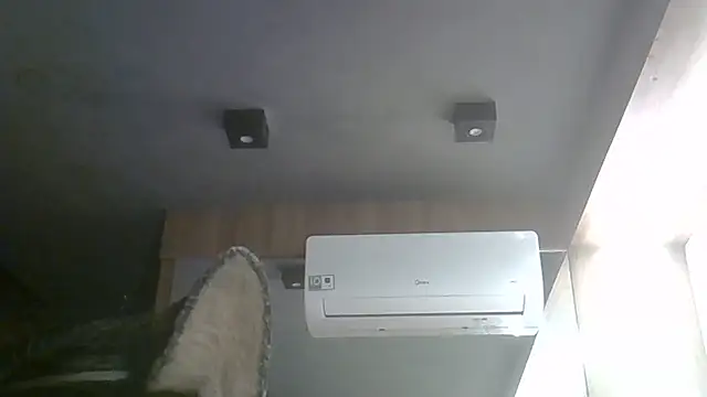 SkinnyKitten live cam on StripChat
