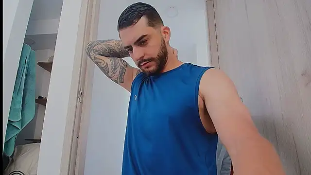 thomas_gun live cam on StripChat