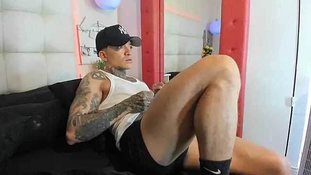 Asthon_Scoth777 live cam on StripChat