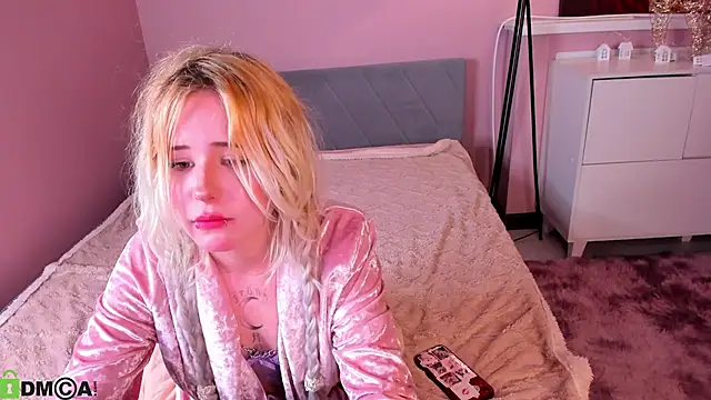 kikipeach live cam on StripChat