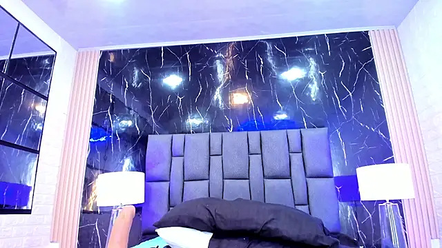 BustyGlow live cam on StripChat