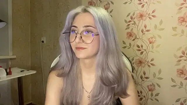 WhitePowerGirl webcam