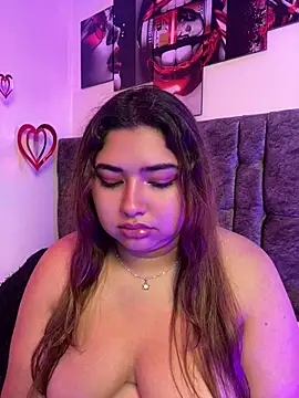 CurvyLolaX webcam