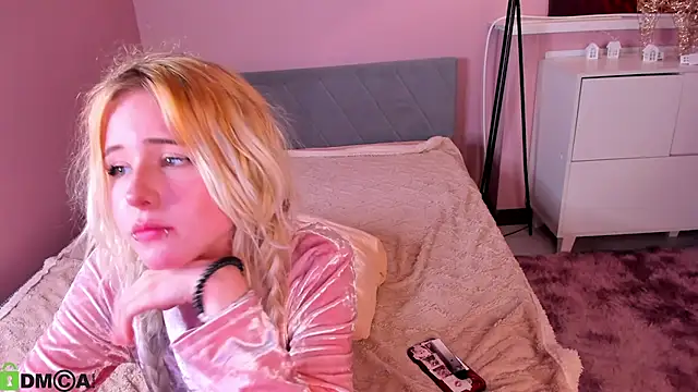 kikipeach (F teen) - Look under my robe.