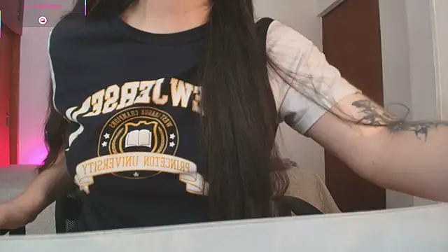 Miley_Baker webcam