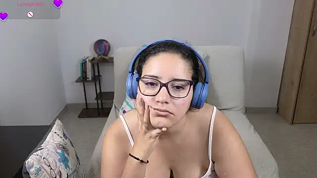 blue__moon_ live cam on StripChat