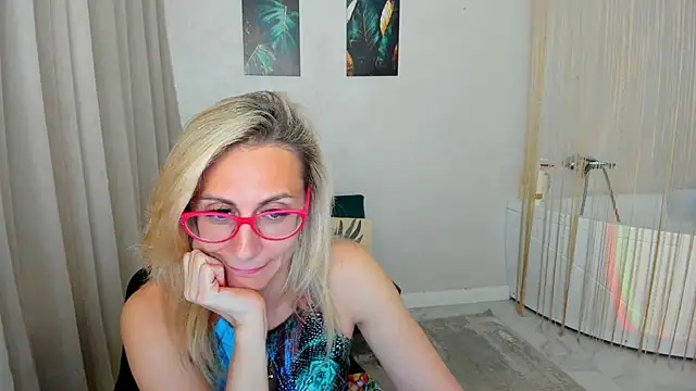 MuseOfStage live cam on StripChat