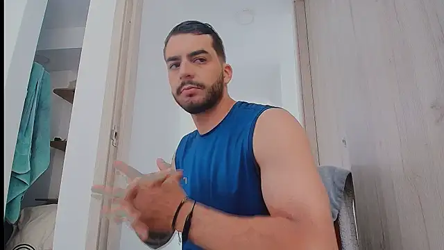 thomas_gun live cam on StripChat